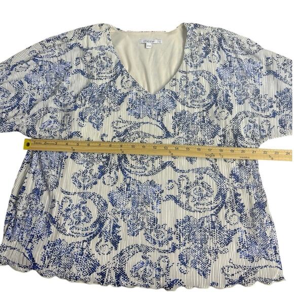 Chico’s Pleated Floral Print Blouse Blue White V-Neck Short Sleeve Top Size 1 M - Picture 2 of 7